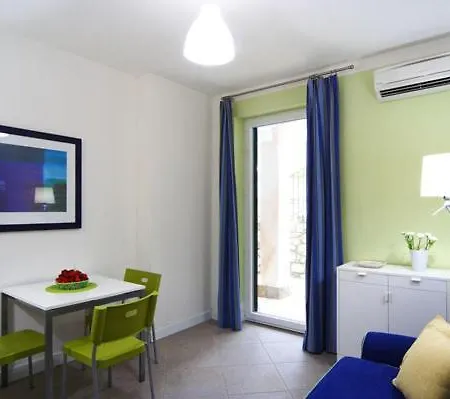 Sleeps 2 Pool Air Con Wifi Torca