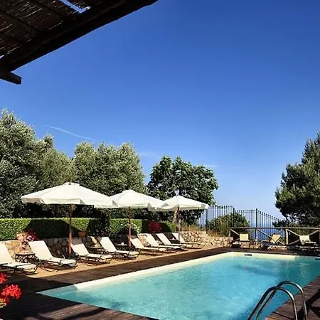 Sleeps 2 Pool Air Con Wifi