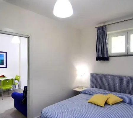 Sleeps 2 Pool Air Con Wifi Appartamento