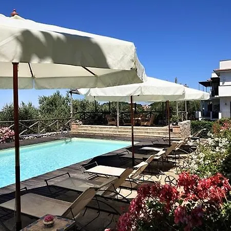 Sleeps 2 Pool Air Con Wifi