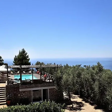 Sleeps 2 Pool Air Con Wifi *